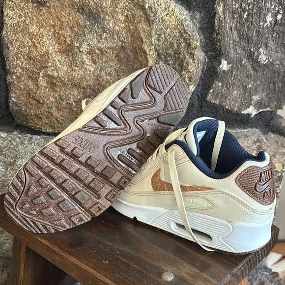 Nike Air Max Fig 5 cork Beige and Tan Sneakers - Picture 4 of 4